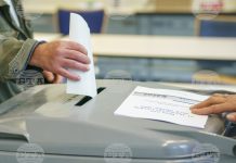 Десноцентристките партии печелят ключови регионални избори в Германия