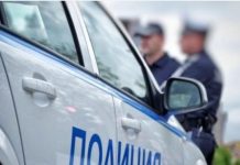 Бургазлия преби жена с дървен прът, в дома му откриха наркотици