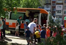 Бургазлия помете с влекач осемгодишно дете, борят се за живота му