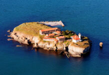 Президентът се включи в почистването на морското дъно край остров Света Анастасия