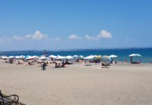 Труп изплува на плажа в Бургас