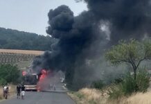 Автобус пълен с пътници изгоря до основи край поморийското село Дъбник