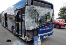 ТИР блъсна автобус в Бургас, има пострадали /снимки/