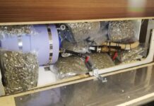 Двама мъже са задържани от граничните полицаи в Царево за укритите в яхта наркотици (СНИМКИ & ВИДЕО)