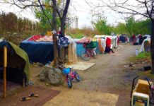 Събориха поредния ромски катун в Славейков