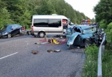 Катастрофа с туристически микробус на пътя Созопол – Бургас с много пострадали