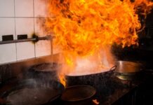 Пожар обхвана кухнята на хотел в Созопол, няма пострадали