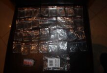 Задържаха баща и син в Бургас за притежание на наркотици