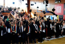 Над 700 Студенти Празнуваха Завършването си в Бургаския Държавен Университет