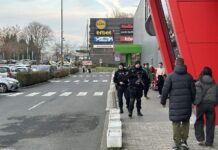 Засилени мерки за сигурност в Бургас: Полицаи с автомати и кучета патрулират из града