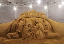 Пясъчна скулптура на Рождество Христово събира бургазлии на площада