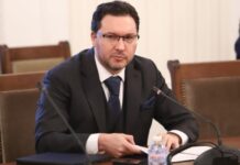 Даниел Митов ще бъде изслушан заради обвинения в натиск към бургаски полицай