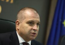 Министърът на транспорта Гроздан Караджов освободи ръководни кадри в БДЖ и НКЖИ