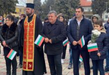 Камено отбеляза Трети март с рецитал, патриотични слова и поднасяне на венци