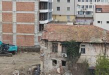 Възрастно семейство едва се спаси, след като къщата им в Бургас рухна внезапно