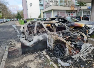Пет автомобила горяха тази нощ в Бургас