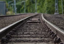 Товарен вагон дерайлира край Кермен, влаковете се пренасочват по обходни маршрути