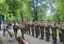 С венци, цветя и сирени Бургас се преклони пред Христо Ботев и героите на свободата