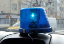 Спасение със синя лампа: Бургаски полицаи помогнаха на безпомощни майки с деца в жегата