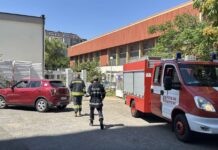 Пожар избухна до стадион „Лазур“ в Бургас, облаци дим се издигнаха над тренировъчната зала