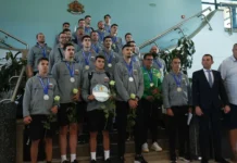 Волейболните национали се прибраха с медали и червен килим