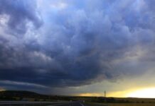 Дъжд и вятър се завръщат, но температурите остават високи