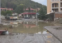 Четирима загинали и мащабни щети след наводненията в Царево и Несебър – бедственото положение остава в сила