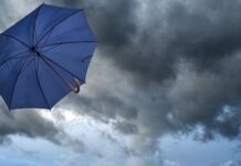 Облаци, валежи и силен южен вятър – динамично време в последния ден преди застудяването