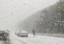 Дъждът обхваща страната, в Северозапада преминава в сняг