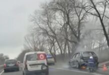 Кола се запали на пътя Бургас-Созопол, образува се опашка